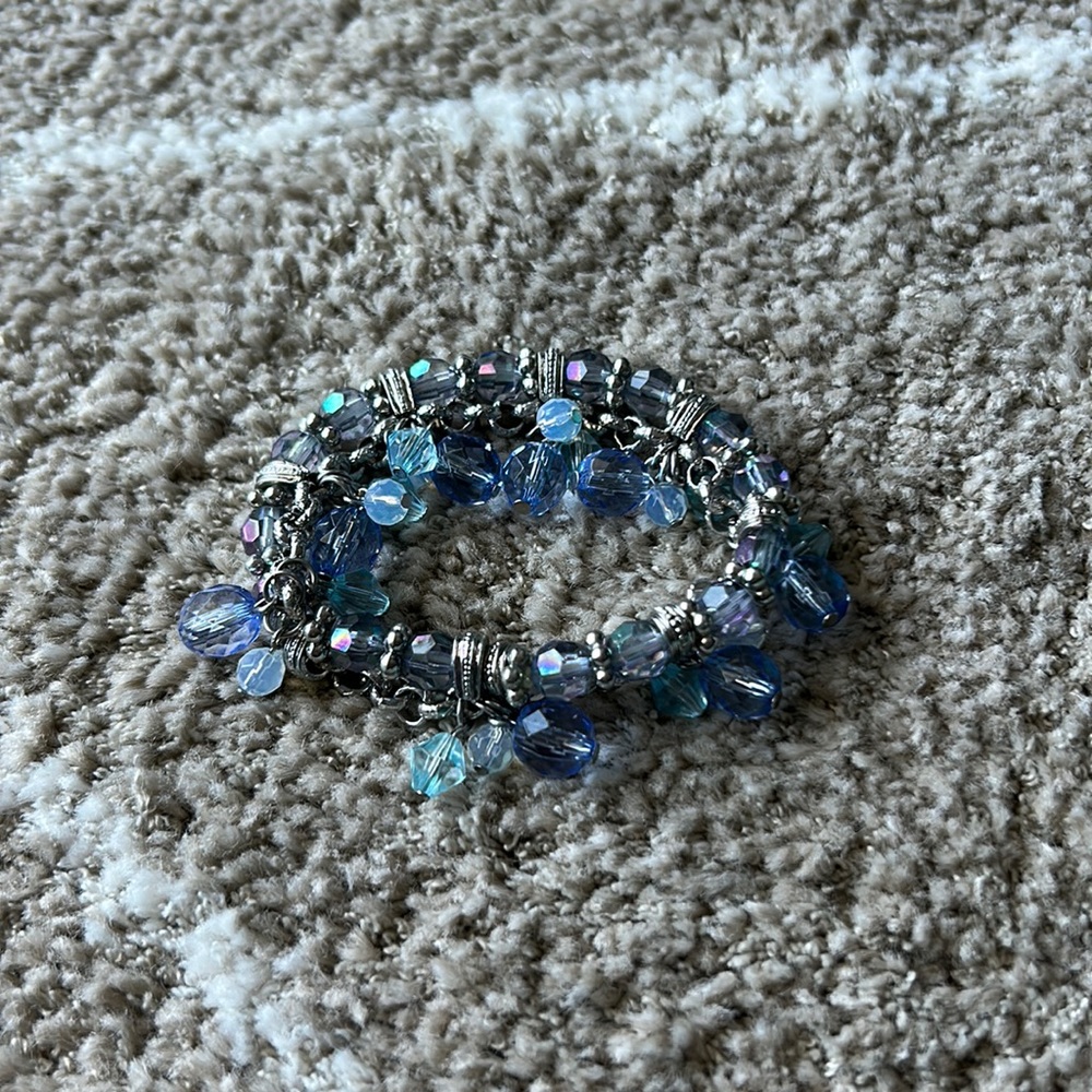 Vintage blue beaded charms bracelet